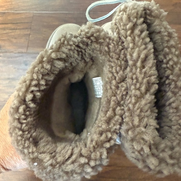 NWOT UGG Sarissa Dune Shearling Lined Short Suede Tan Boots-Size 7 - Picture 7 of 11